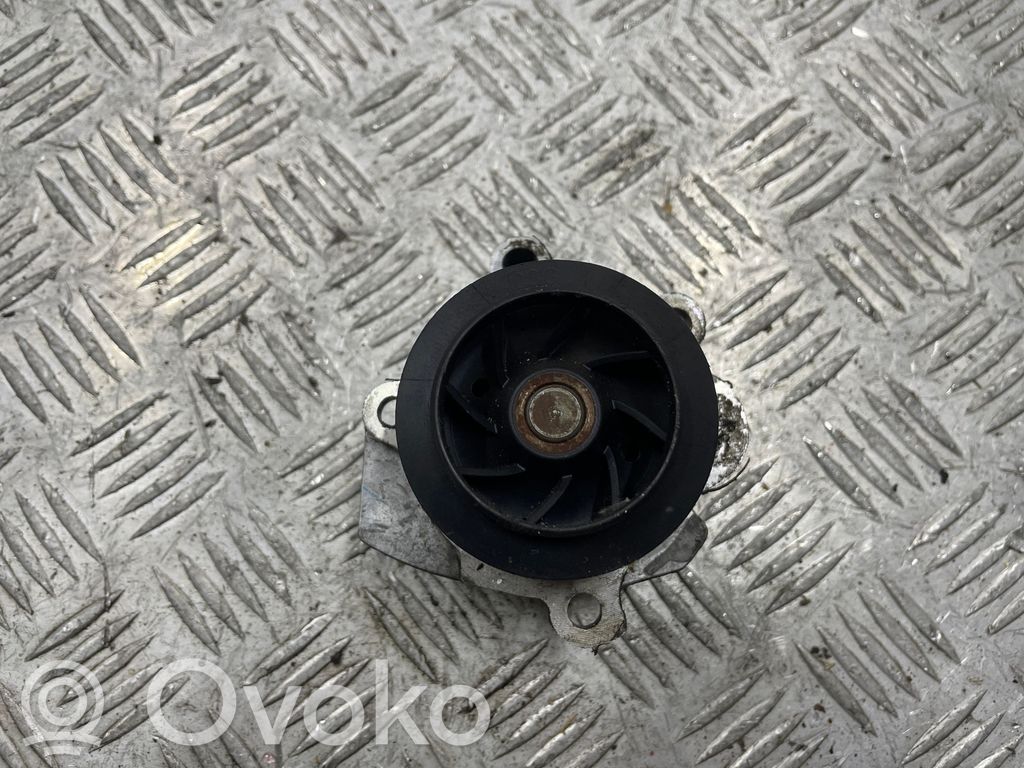 Volkswagen PASSAT B6 Bomba de agua 