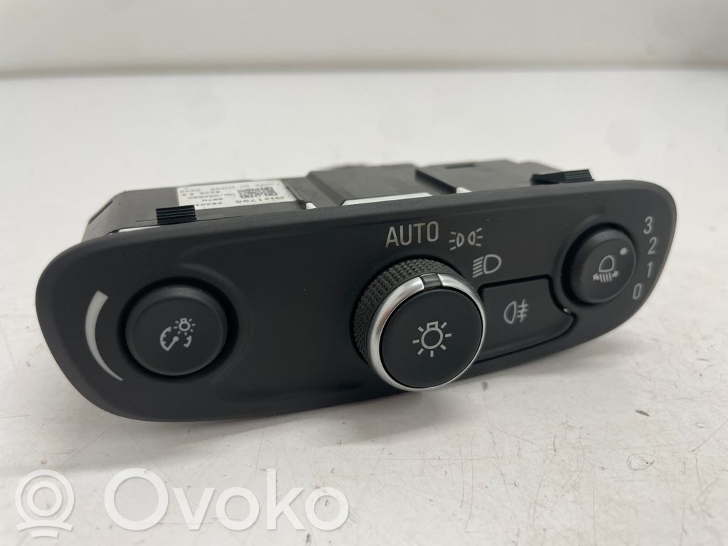 Opel Insignia B Light switch 