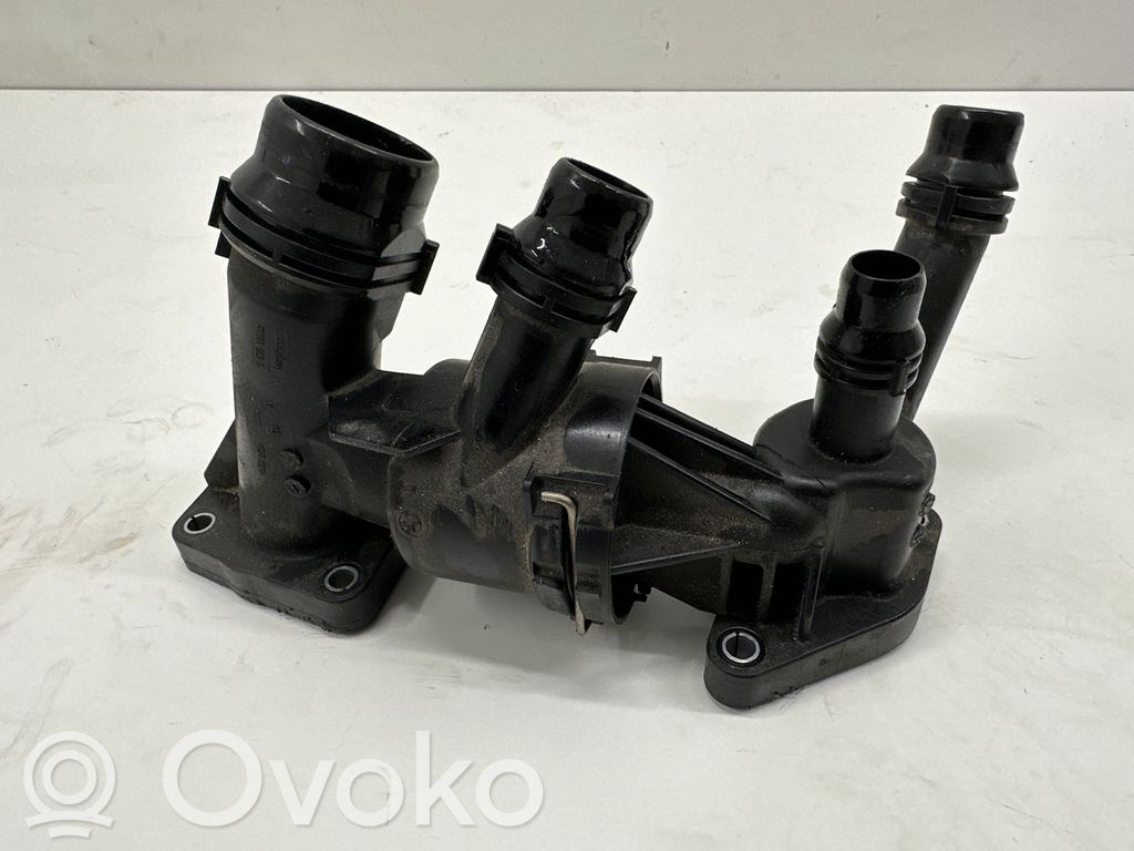 BMW 5 G30 G31 G38 Termostaatin kotelo 