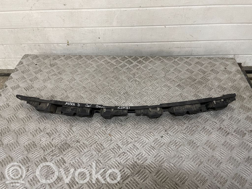Opel Astra J Soporte de montaje del parachoques trasero 