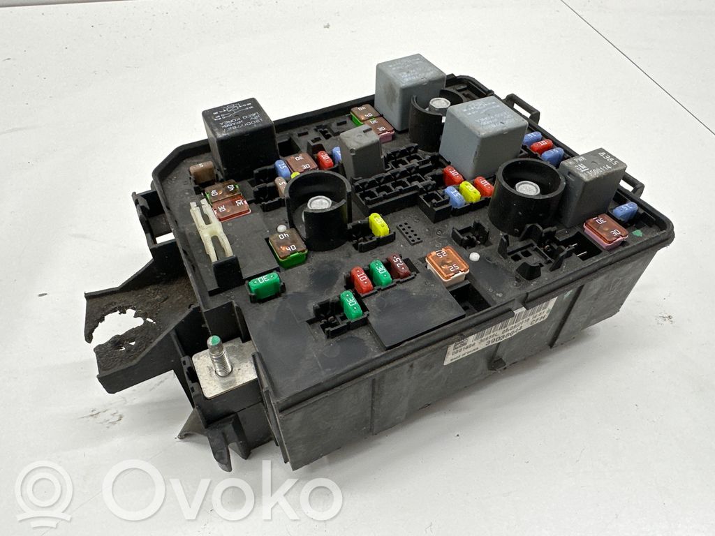 Opel Corsa E Fuse module 