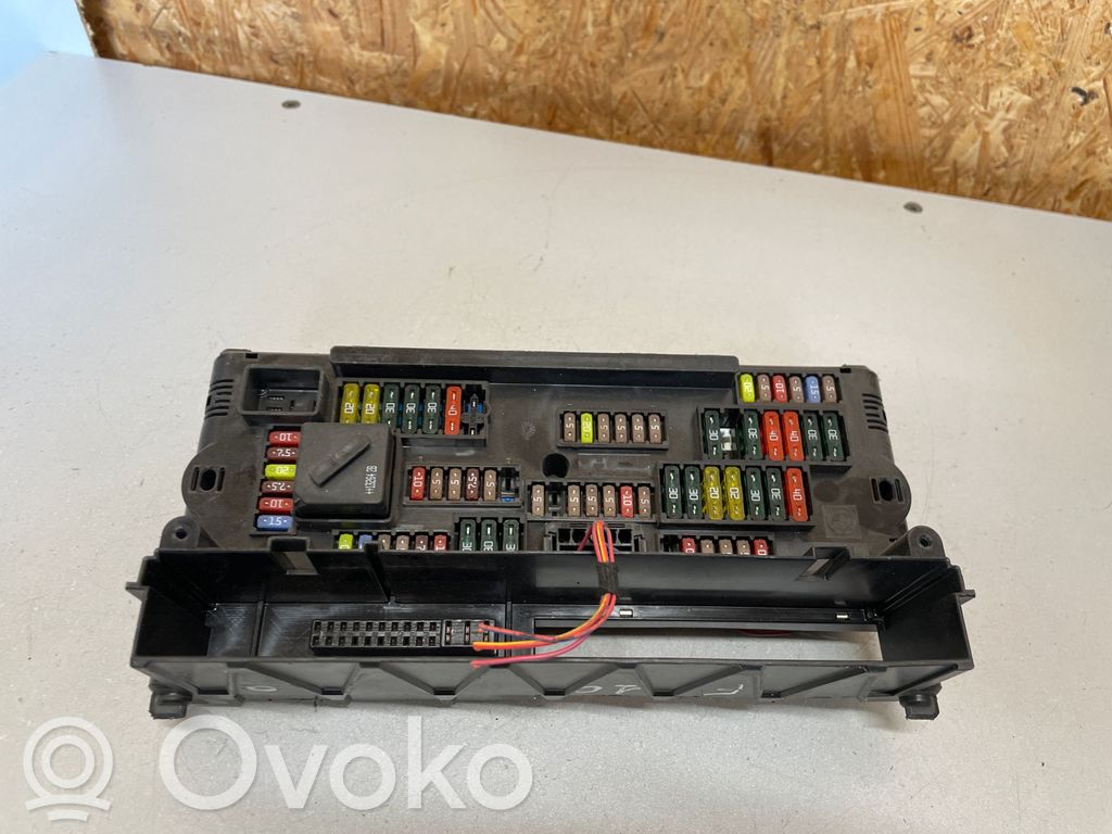 BMW 5 F10 F11 Saugiklių blokas 