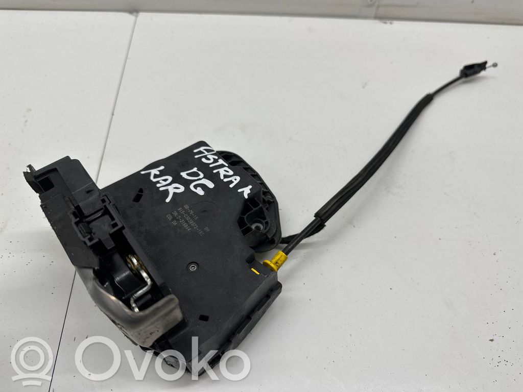 Opel Astra K Takaoven lukko 