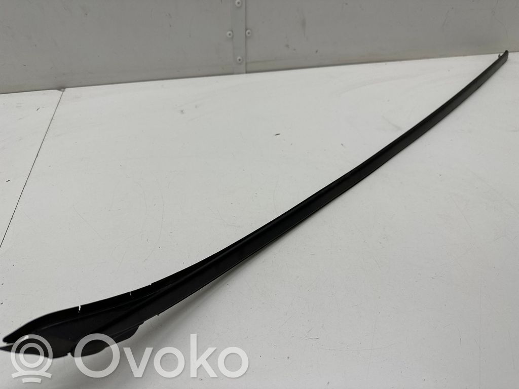 Opel Astra K Windshield trim 