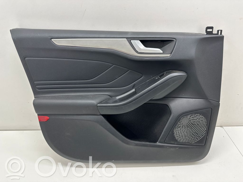 Ford Focus Обшивка передней двери 