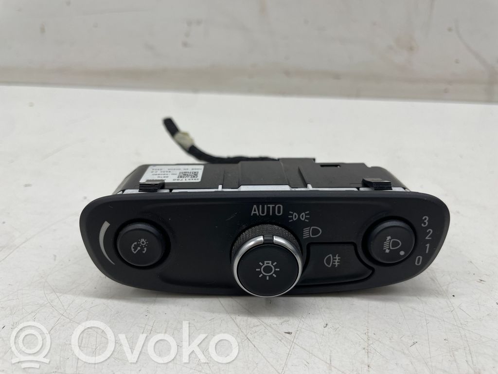 Opel Insignia B Light switch 