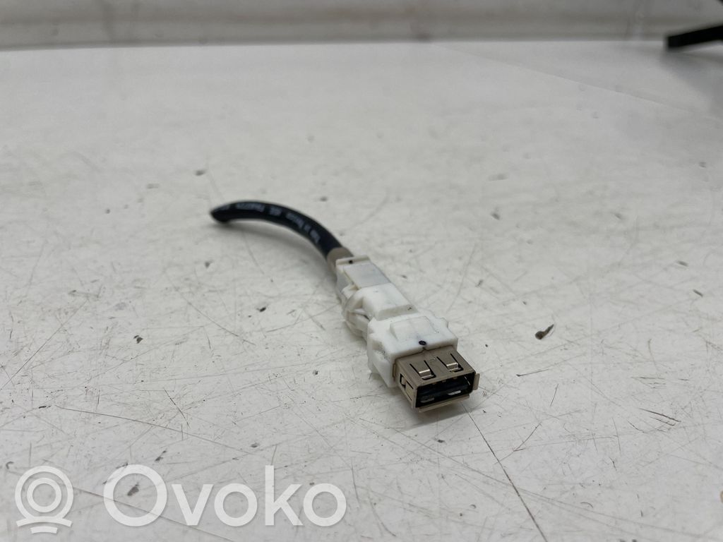 BMW X7 G07 Gniazdo / Złącze USB 
