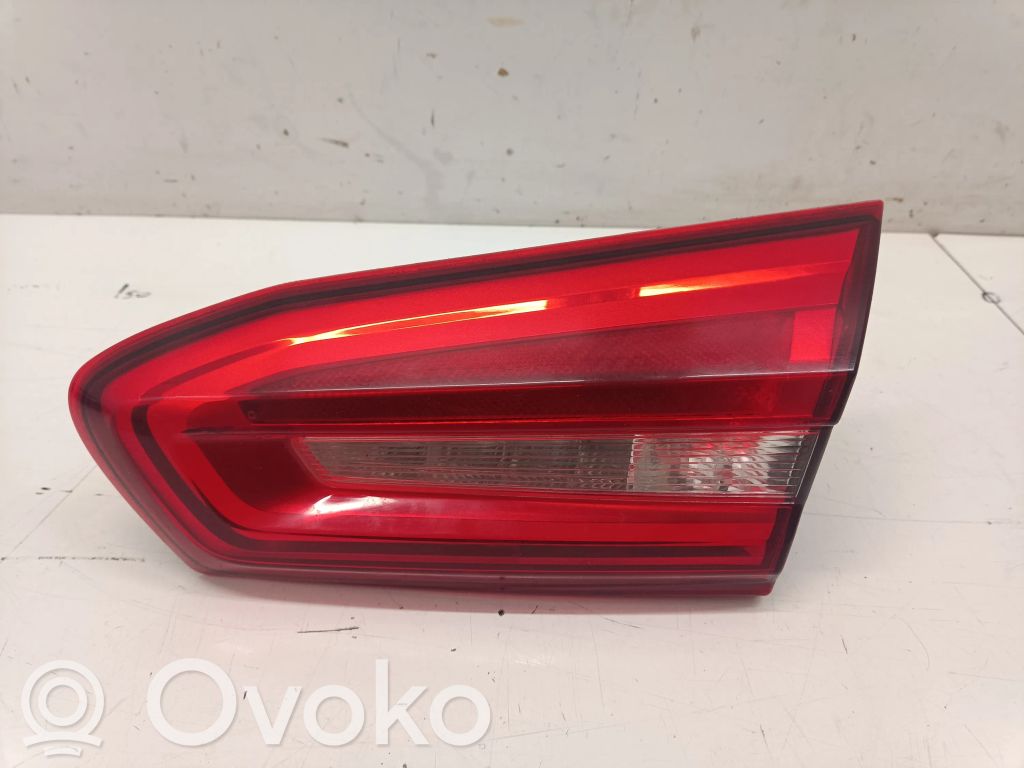 Ford Focus Aizmugurējais lukturis pārsegā 