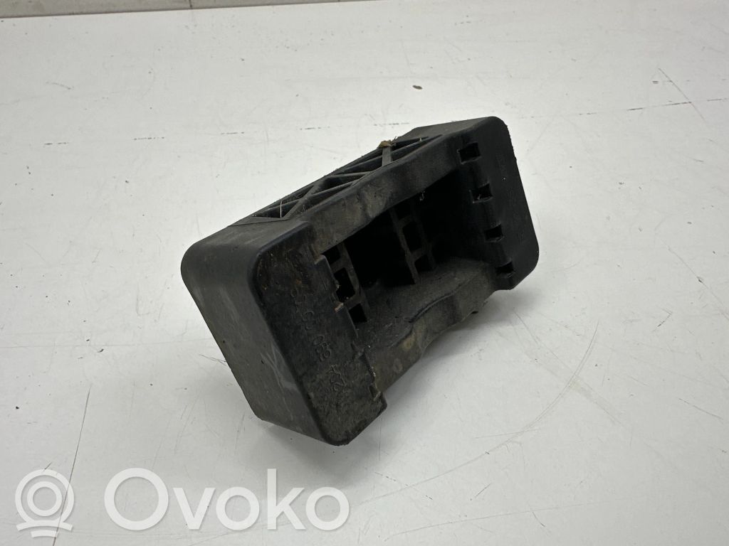Mercedes-Benz C W206 Jacking socket point 
