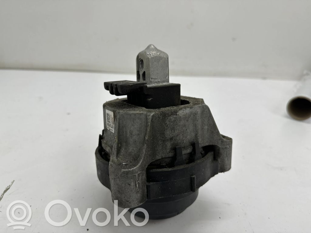BMW 5 G30 G31 G38 Engine mount bracket 