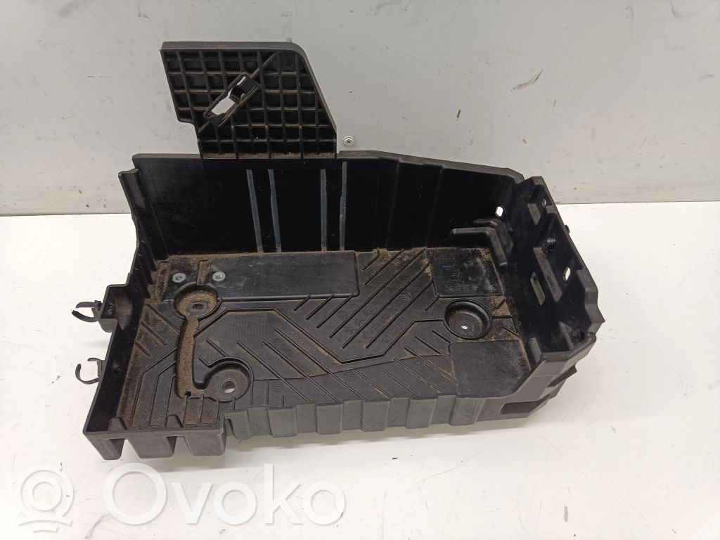 Peugeot 2008 II Bandeja para la caja de la batería 