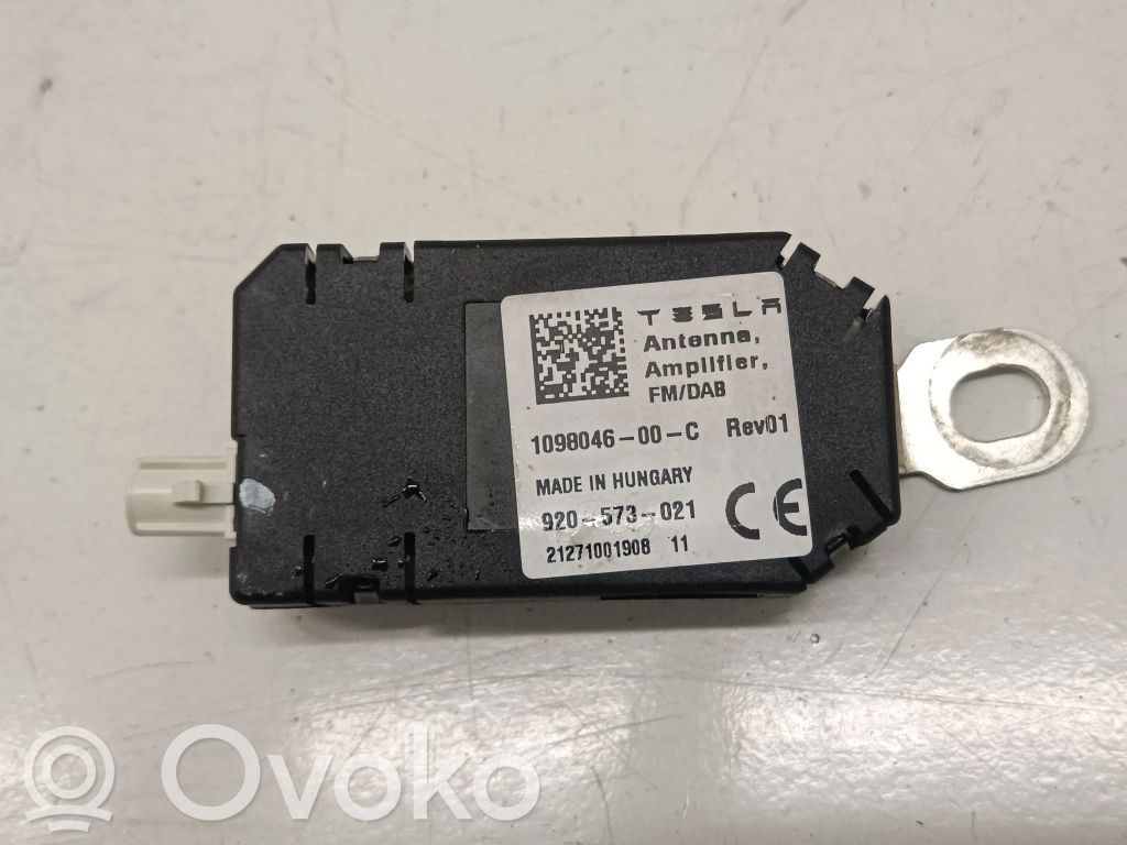 Tesla Model 3 Antenos stiprintuvas 