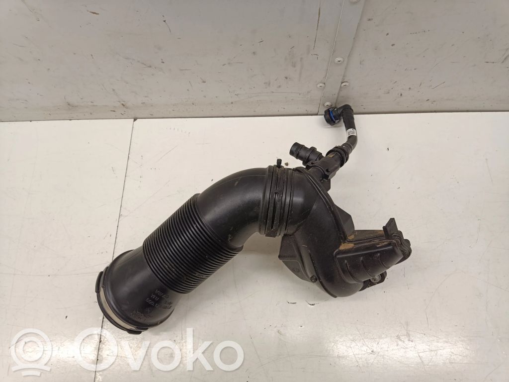 Audi A3 8Y Ilmanoton kanavan osa 