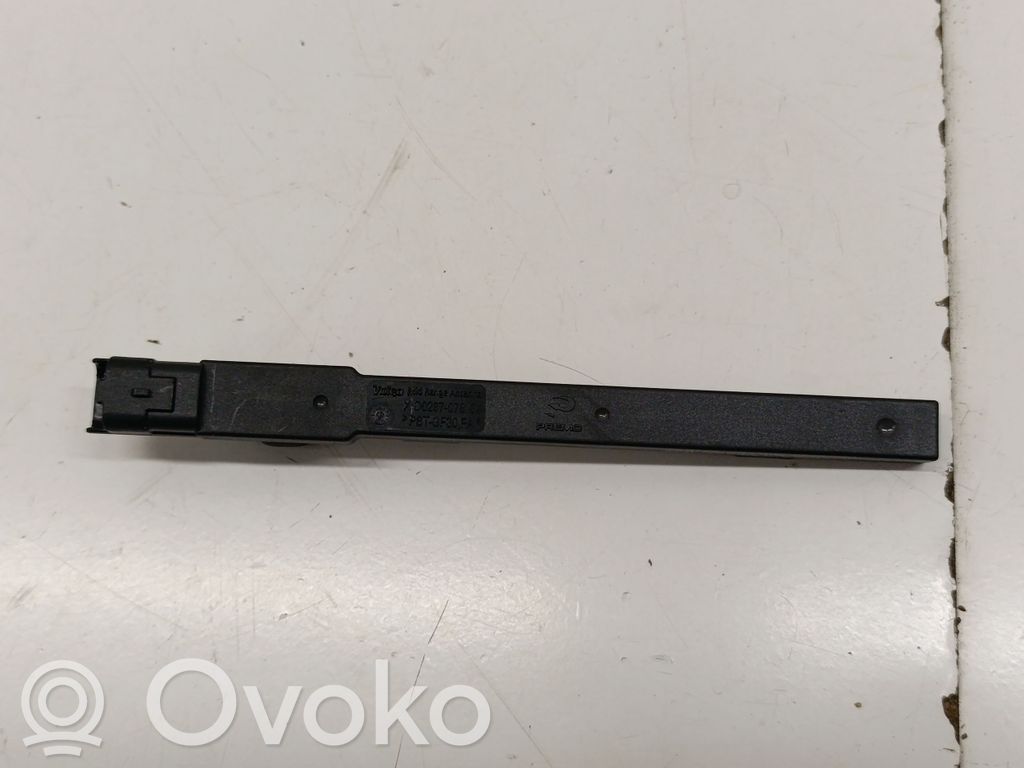 Opel Astra L Antena aérea cómodo interior 