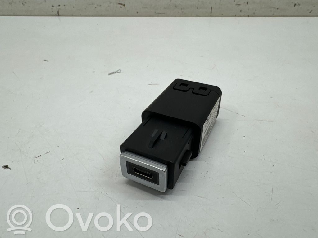 Opel Astra L USB socket connector 