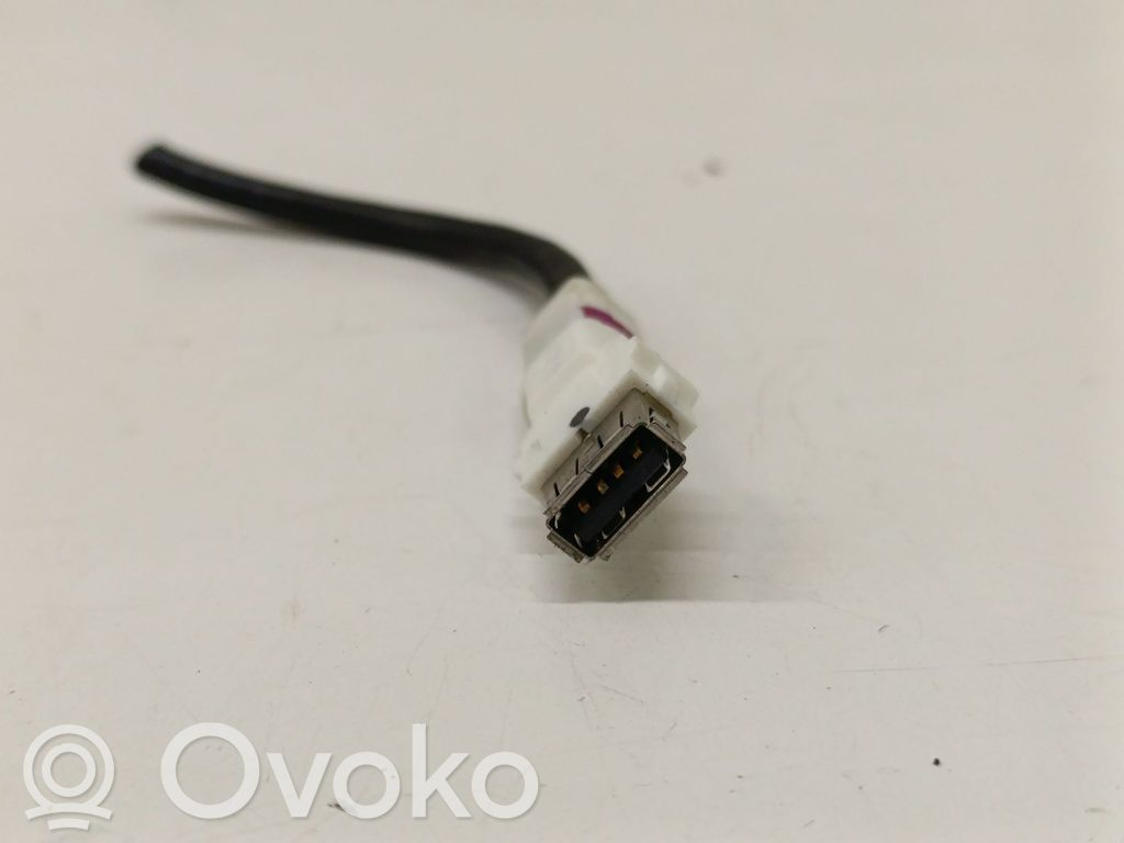 BMW 2 F44 Gniazdo / Złącze USB 