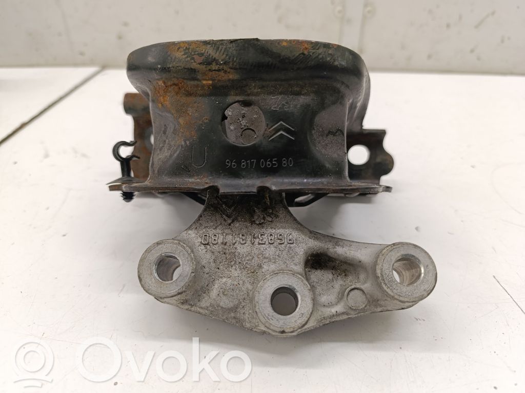 Opel Crossland X Engine mount bracket 