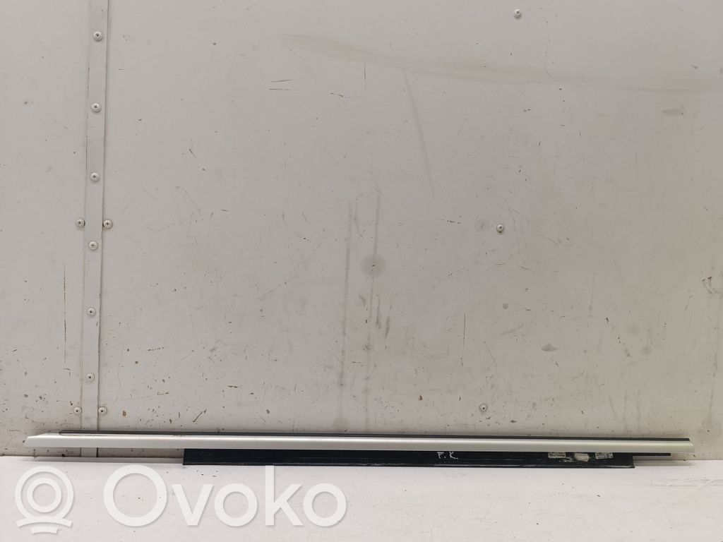Audi RS Q3 Listwa / Uszczelka szyby drzwi przednich 