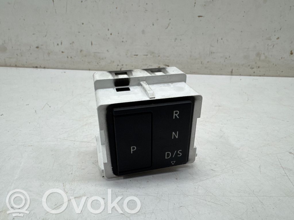 Inne przełączniki i przyciski   7T0713052D