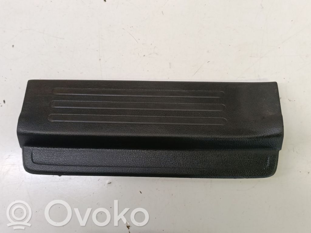 Mitsubishi L200 Capac prag spate 