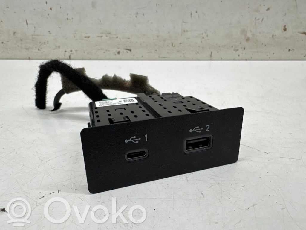 Nissan Qashqai J12 Enchufe conector USB 