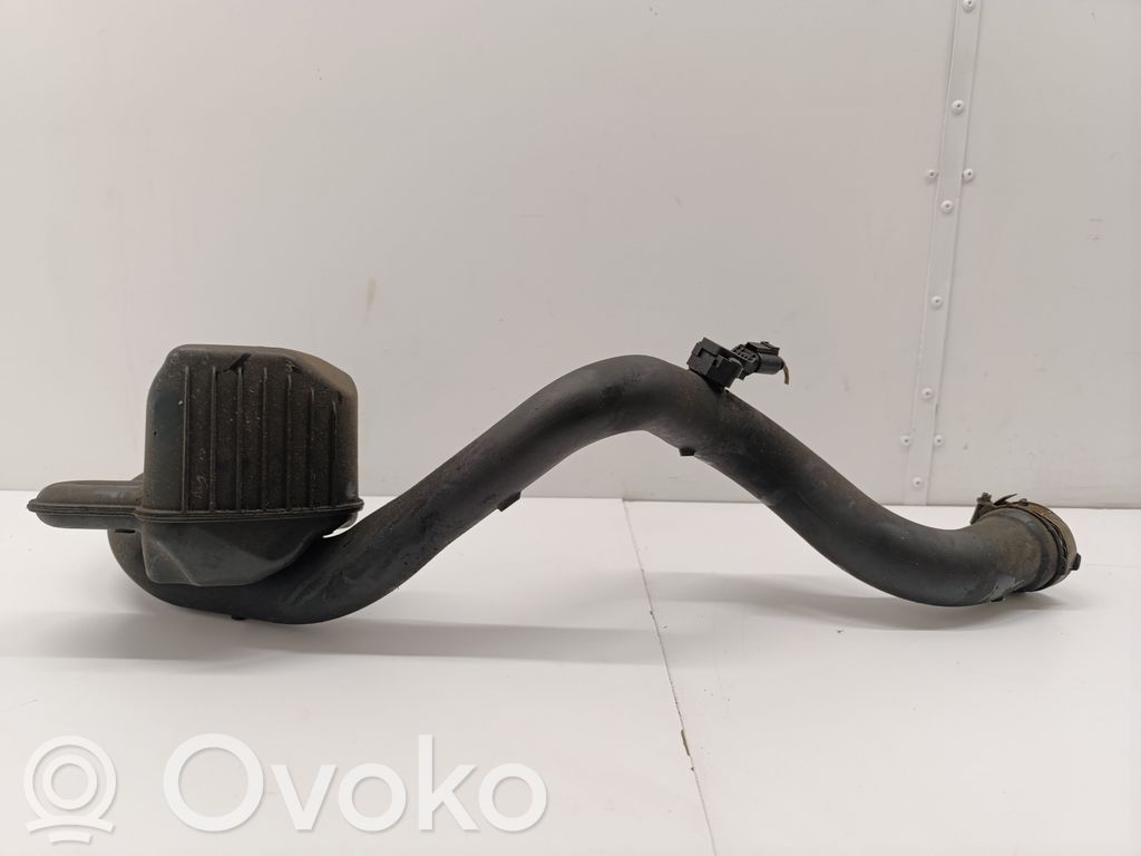 Furtun/conductă intercooler   8K0145673