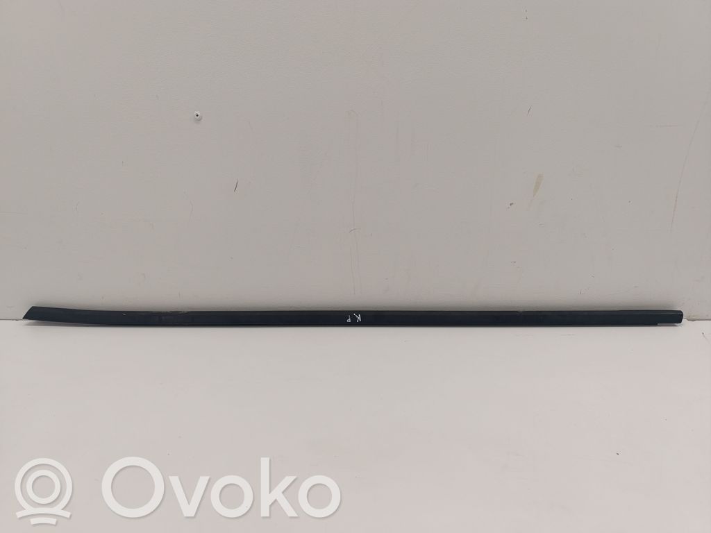 Listwa / Uszczelka szyby drzwi przednich   7298823