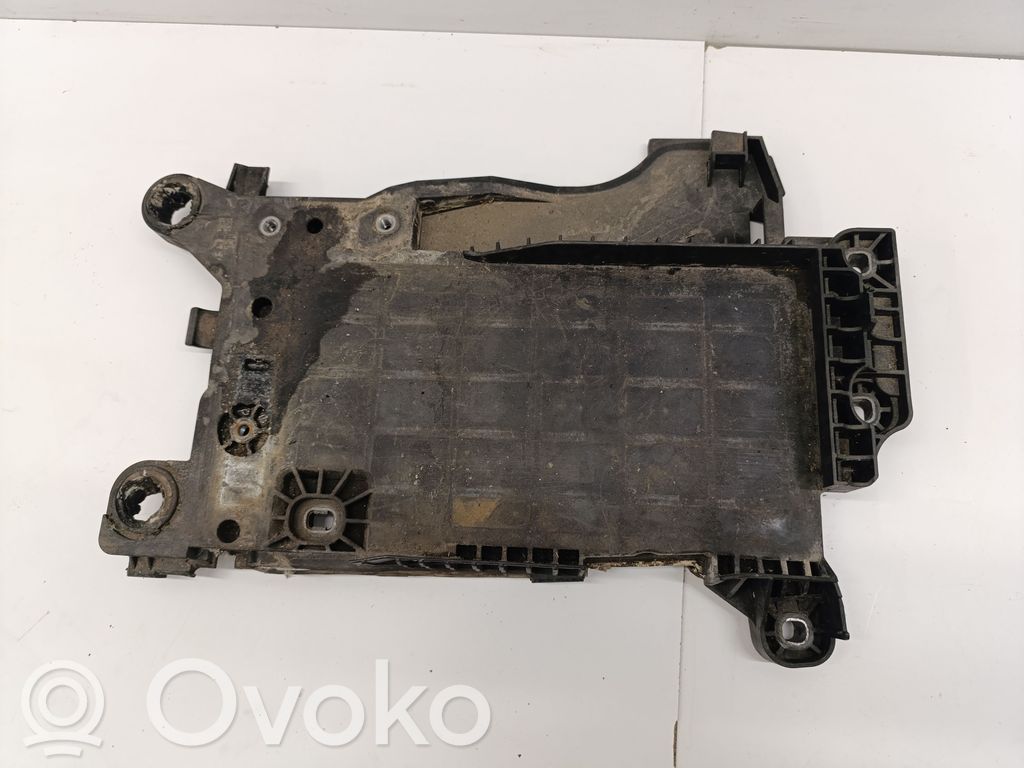 BMW 2 F46 Akun alusta 
