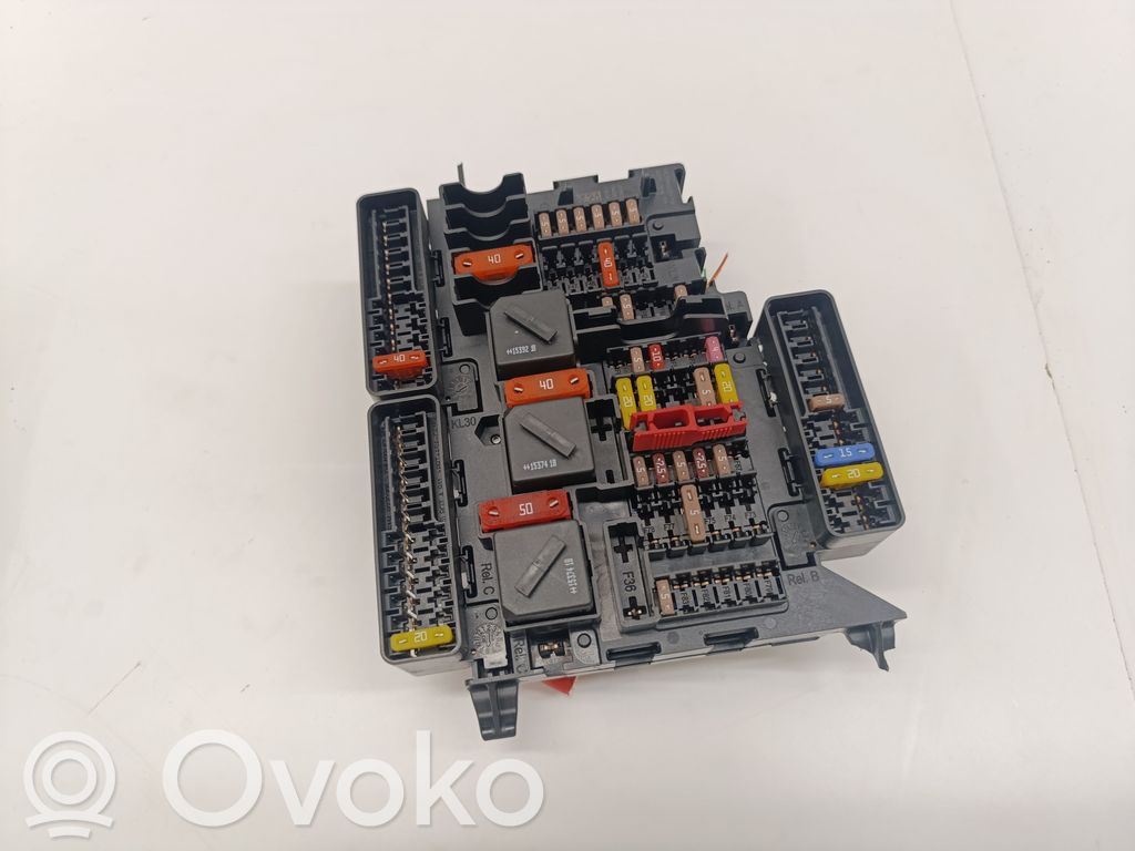 BMW 2 F46 Módulo de fusible 