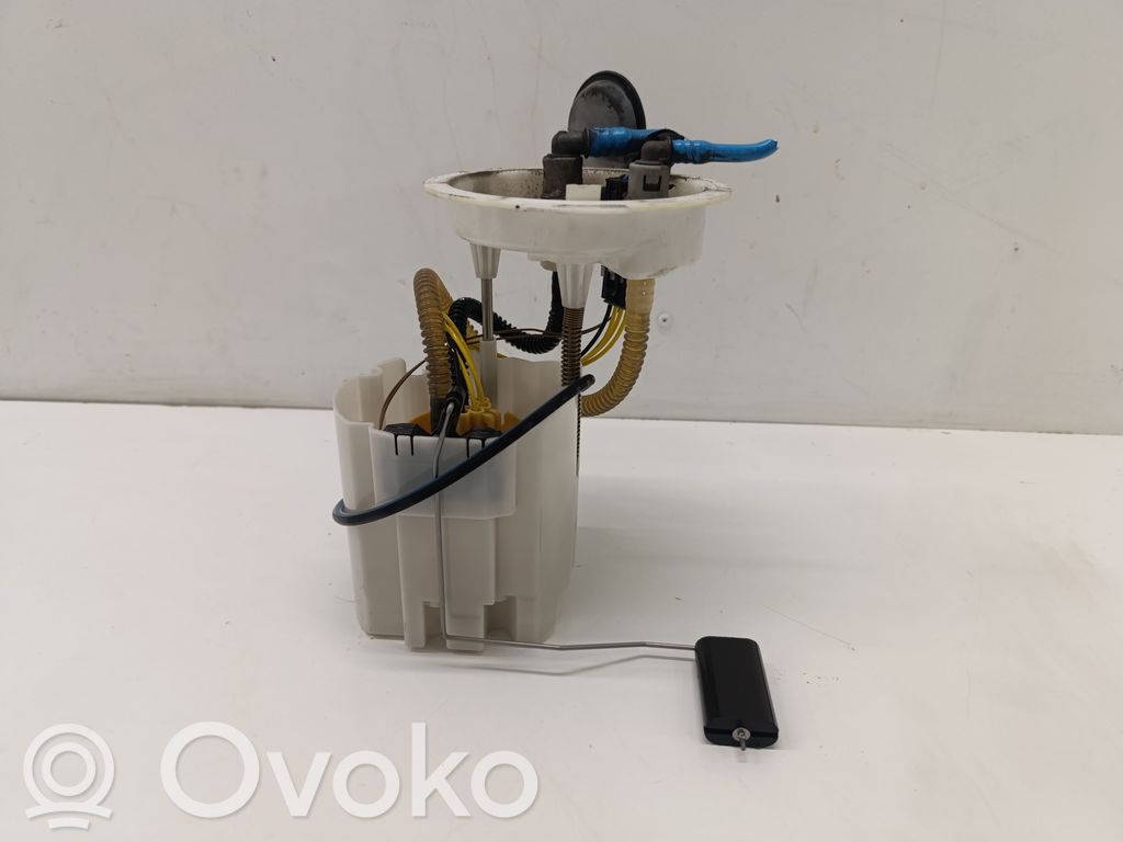 BMW 2 F46 Pompa paliwa w zbiorniku 
