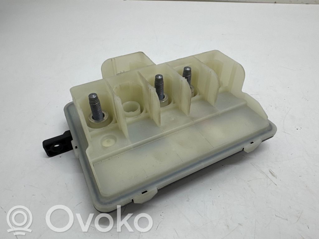 Inversor/convertidor de voltaje   A2065404928