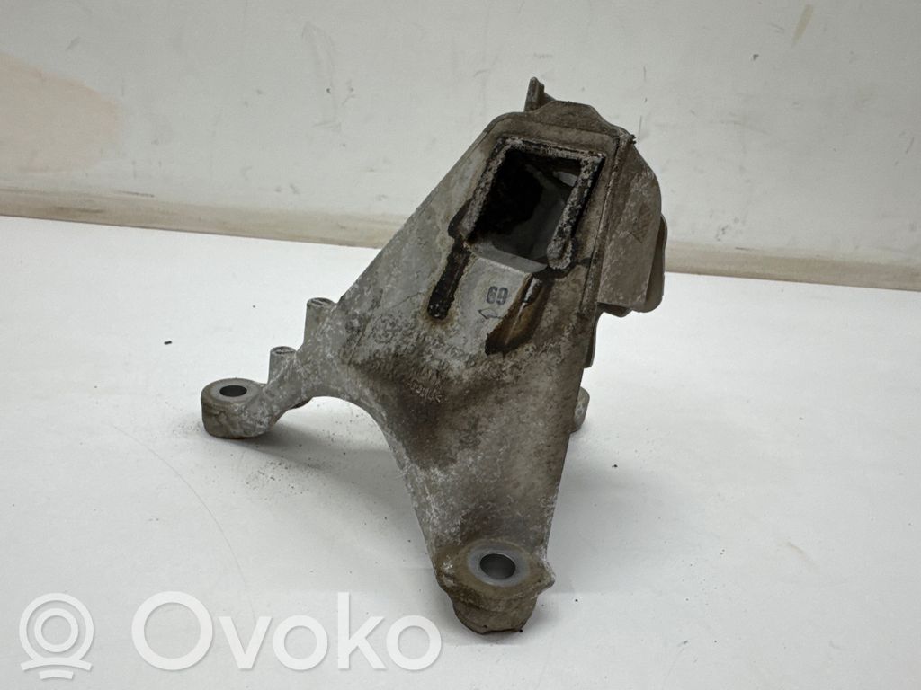 BMW 3 G20 G21 Engine mounting bracket 