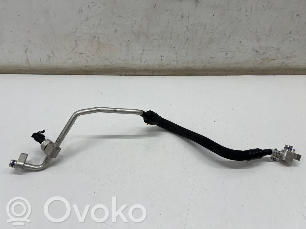 Porsche Taycan 9J1 Ilmastointilaitteen putki (A/C) 
