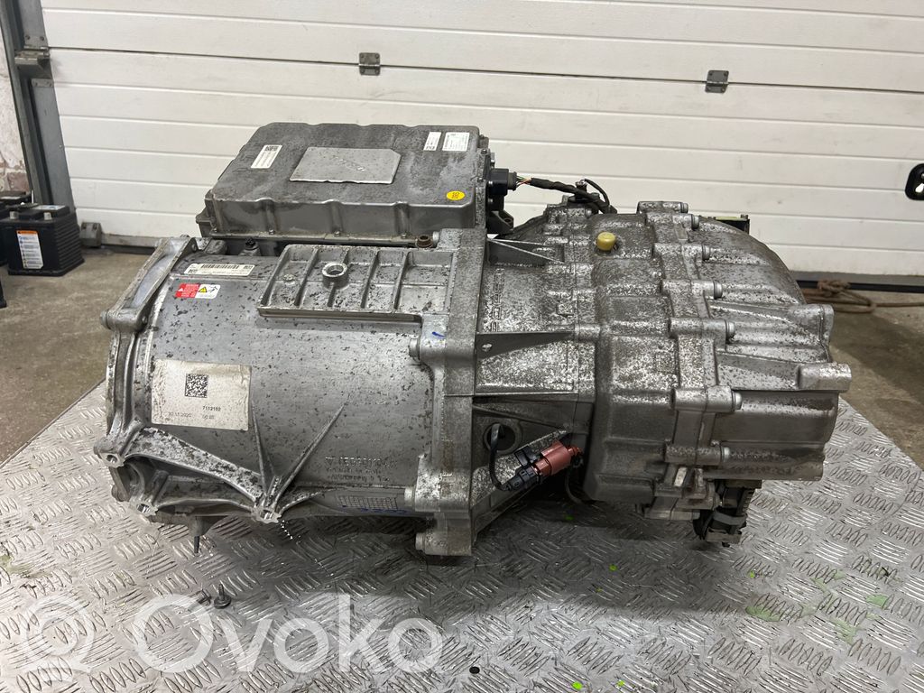 Porsche Taycan 9J1 Electric car motor 