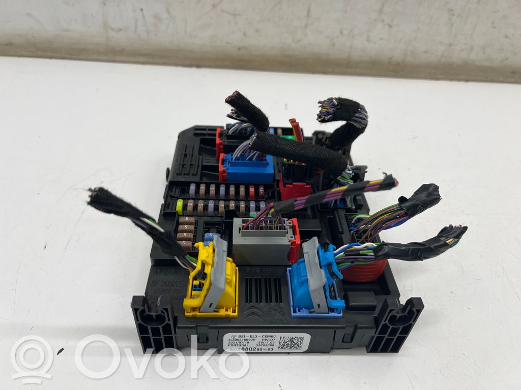 Opel Crossland X Fuse module 