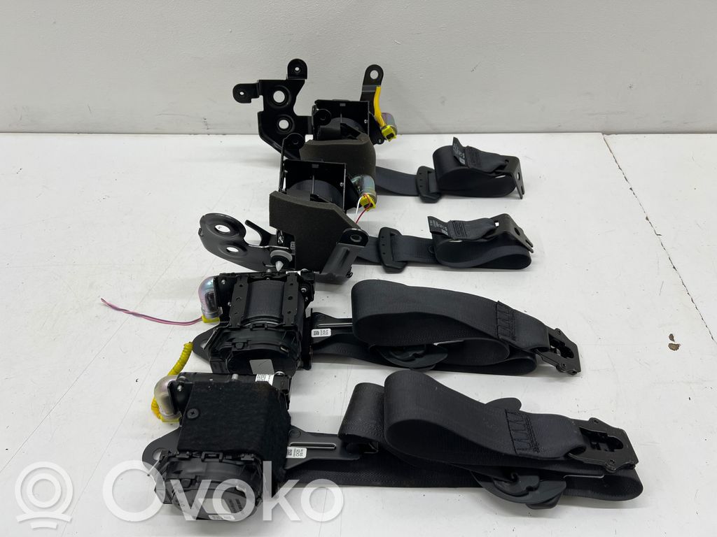Mazda CX-30 juego de cinturones de seguridad 