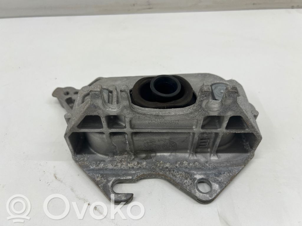 Renault Captur II Engine mount bracket 