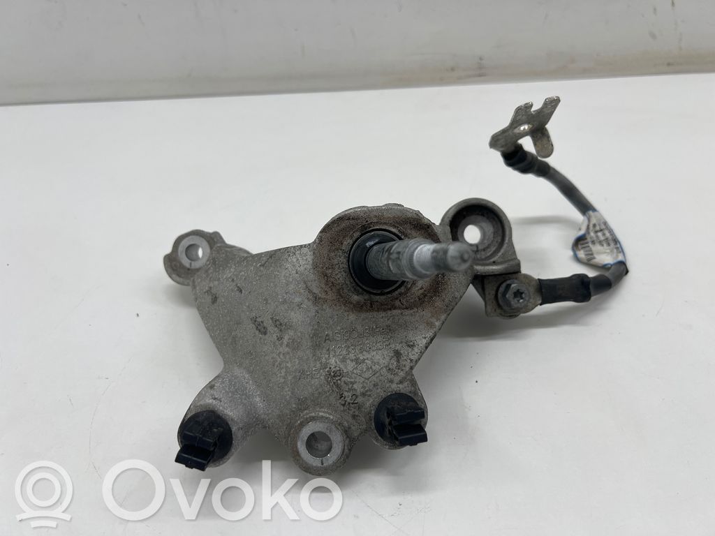 Renault Captur II Engine mounting bracket 