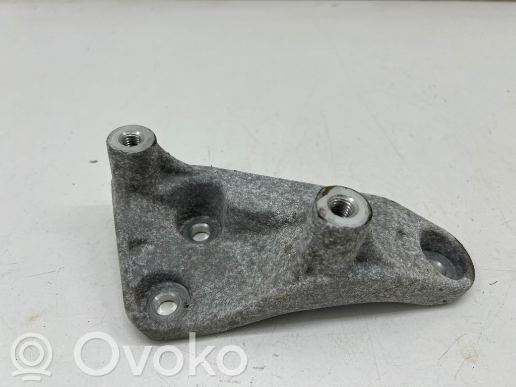 Engine mounting bracket   8513419