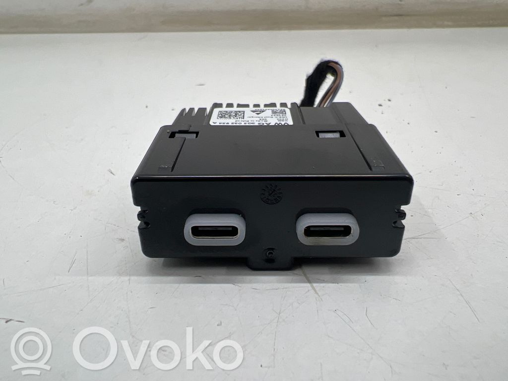Cupra Leon USB socket connector 