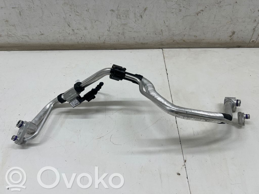 Ilmastointilaitteen putki (A/C)   5Q2816738N,8R0260696B