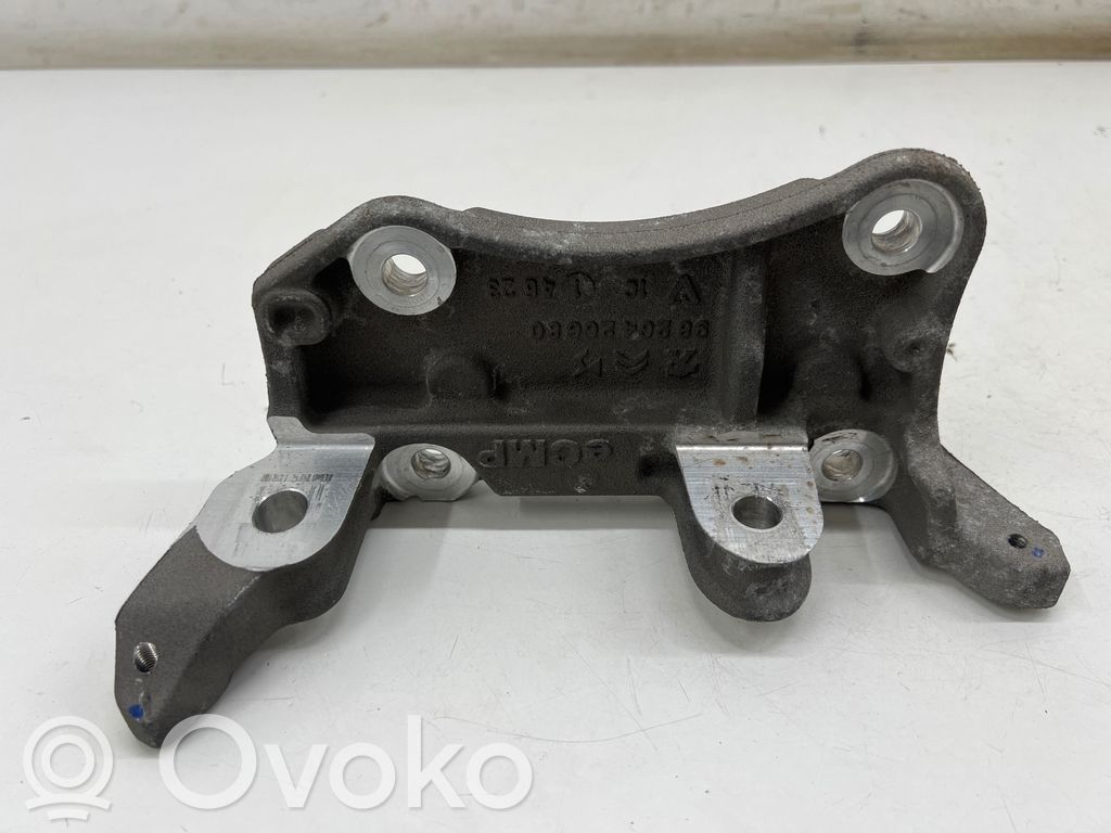 Opel Mokka B Engine mounting bracket 