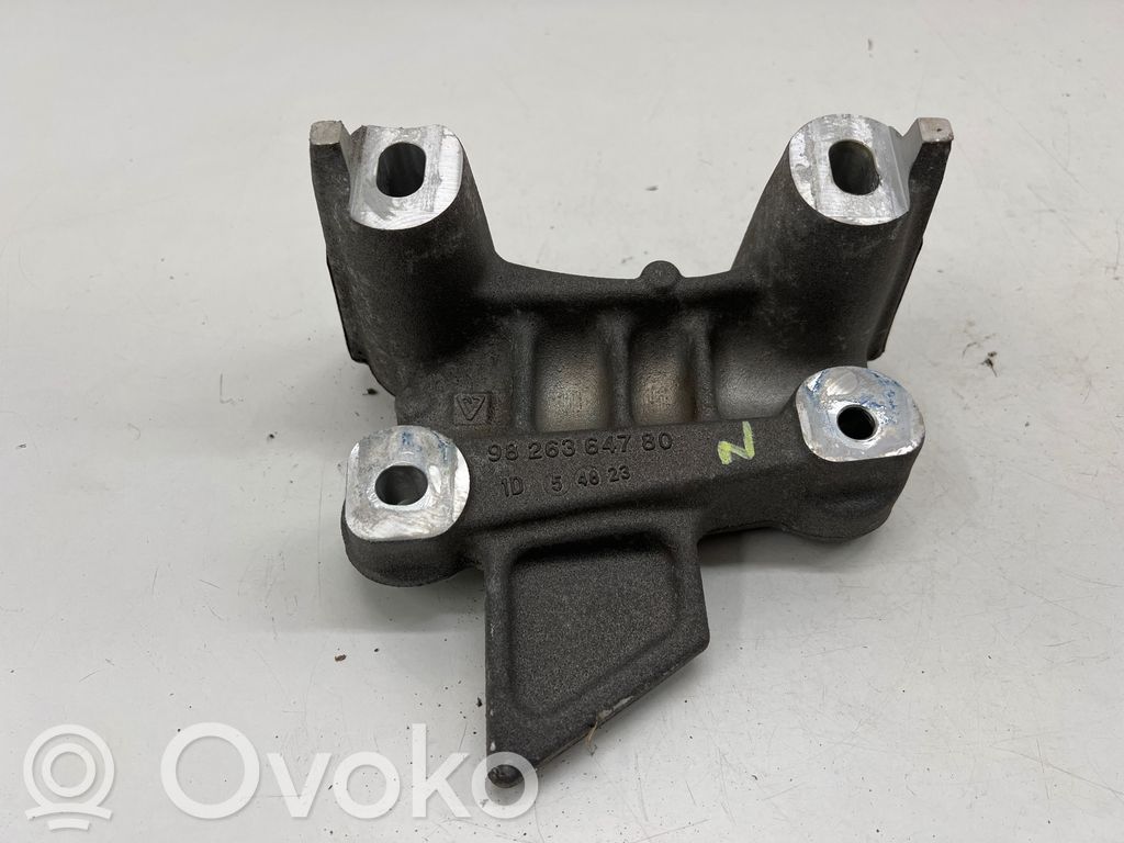 Opel Mokka B Engine mounting bracket 