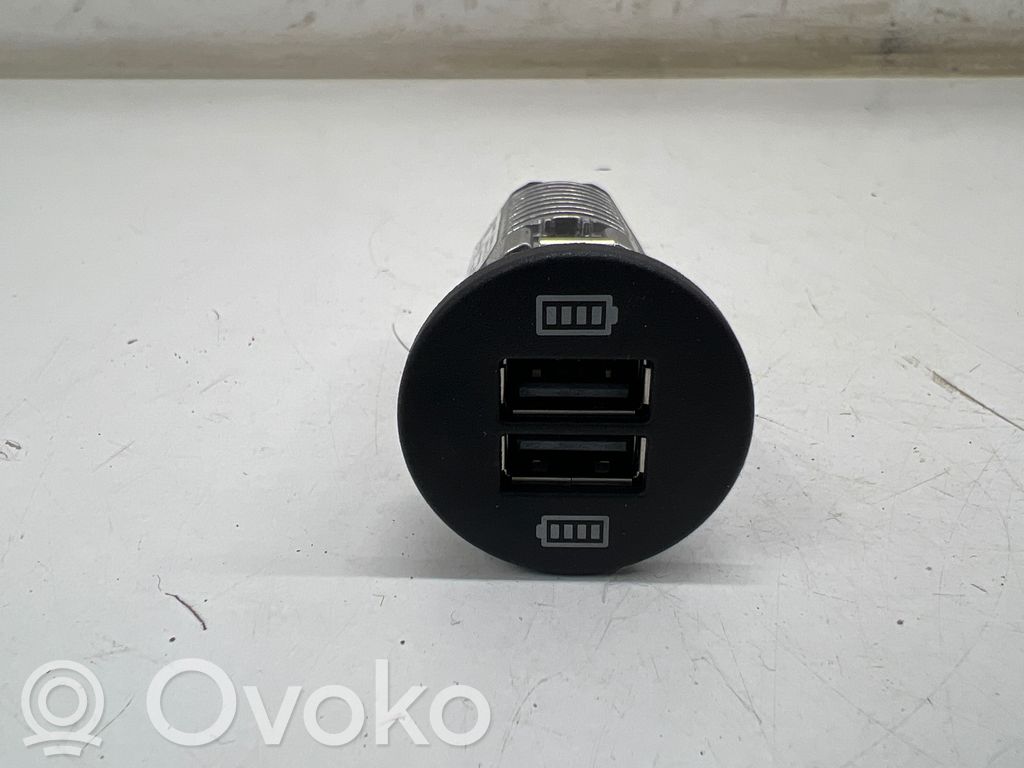 Porsche Panamera (971) Enchufe conector USB 