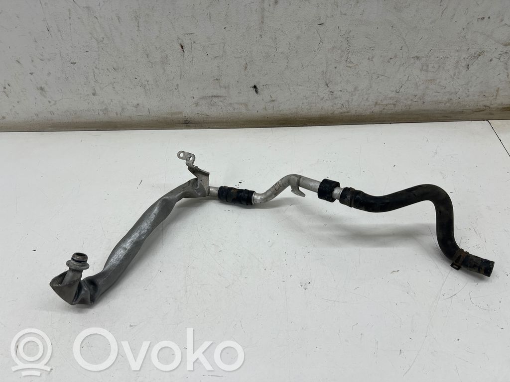 Porsche Panamera (971) Tubo flessibile del liquido di raffreddamento del motore 