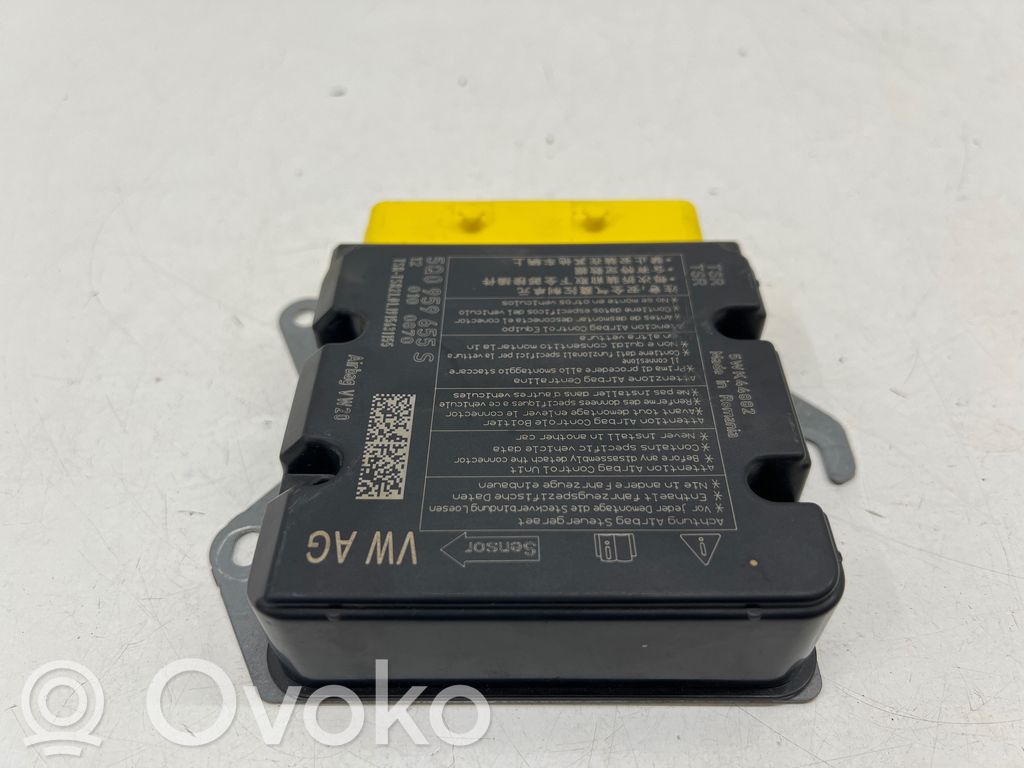 Volkswagen Golf VII Airbag control unit/module 