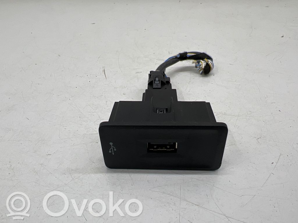 Volkswagen Golf VII Enchufe conector USB 