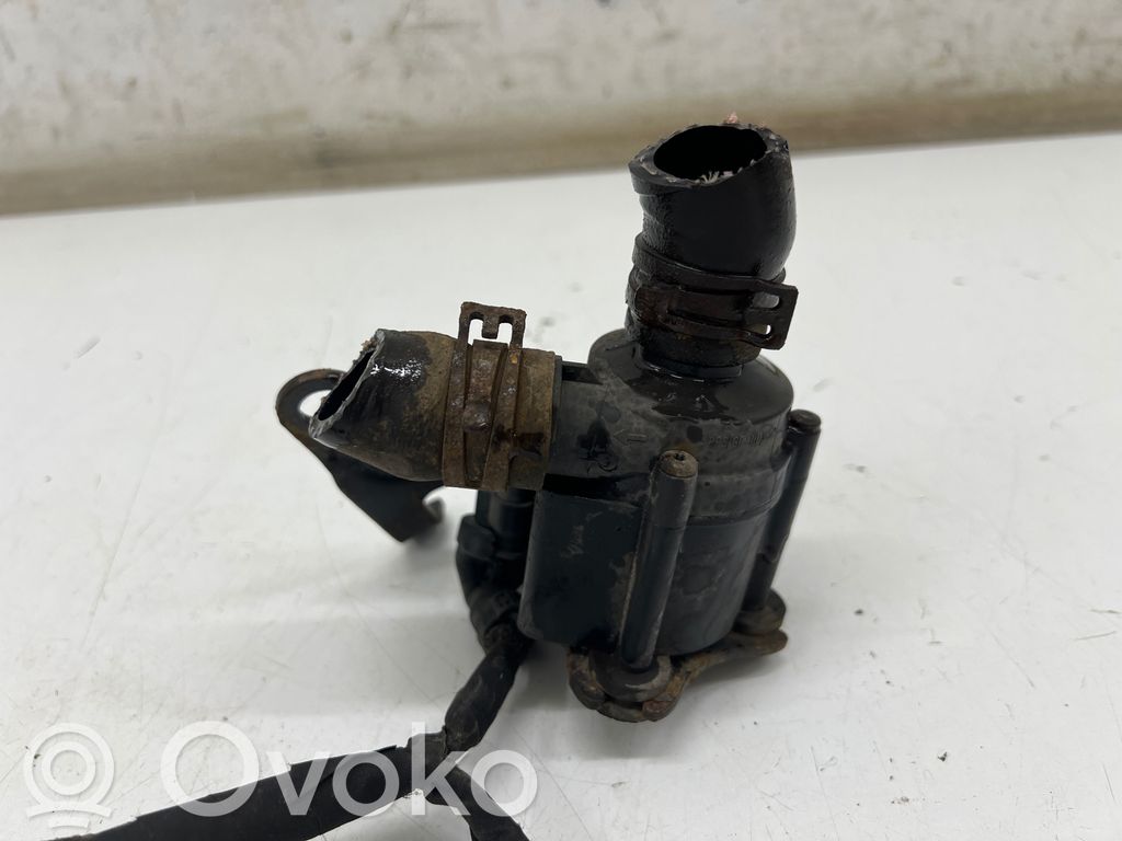 Volkswagen PASSAT B8 Electric auxiliary coolant/water pump 