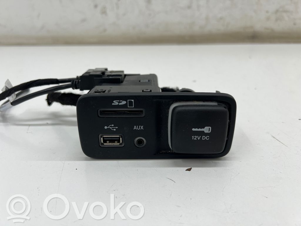 Jeep Cherokee USB socket connector 
