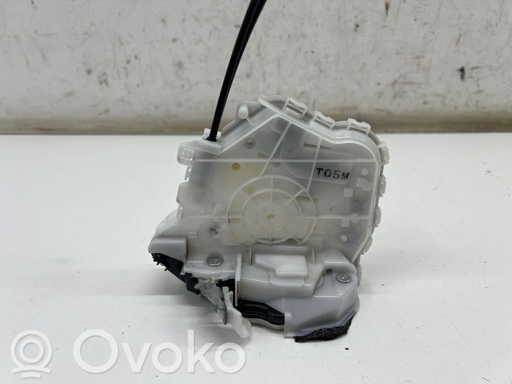 Mazda 3 Priekšpusē slēdzene 